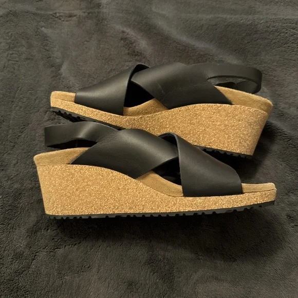 NWOT Papillio Black Leather "Samira" Wedge Sandals, Size 39, Narrow Width. - Picture 3 of 6